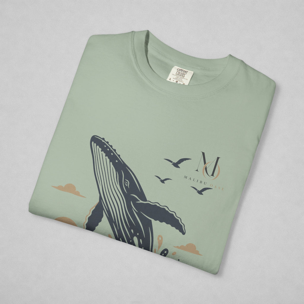 Bay. Folded shirt.
