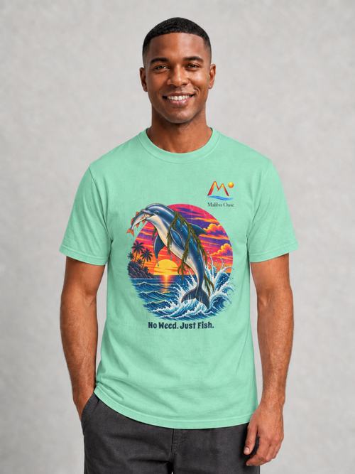 Man wearing Island Reef color T-shirt with Malibu Oase logo.  Caption: No Weed. Just Fish.