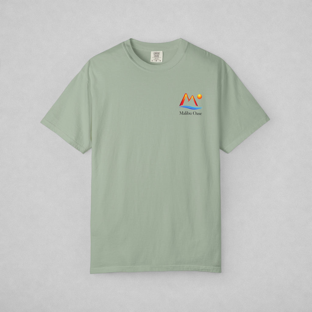 Bay.  Shirt with 'Malibu Oase' logo.