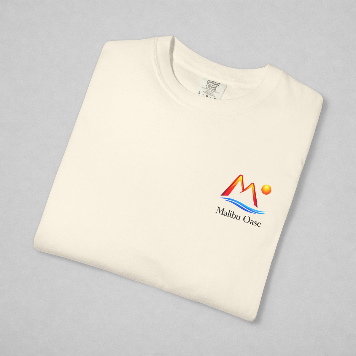 Ivory. Folded shirt with "Malibu Oase" logo.